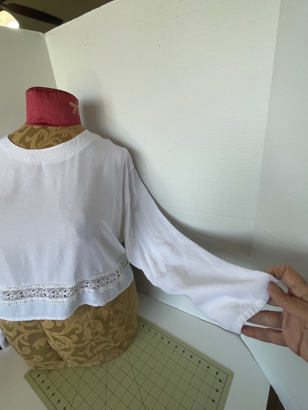 Boho Crop Top XL White Long Sleeves Crochet Inset Hem 100% Viscose P2P 22 L 18